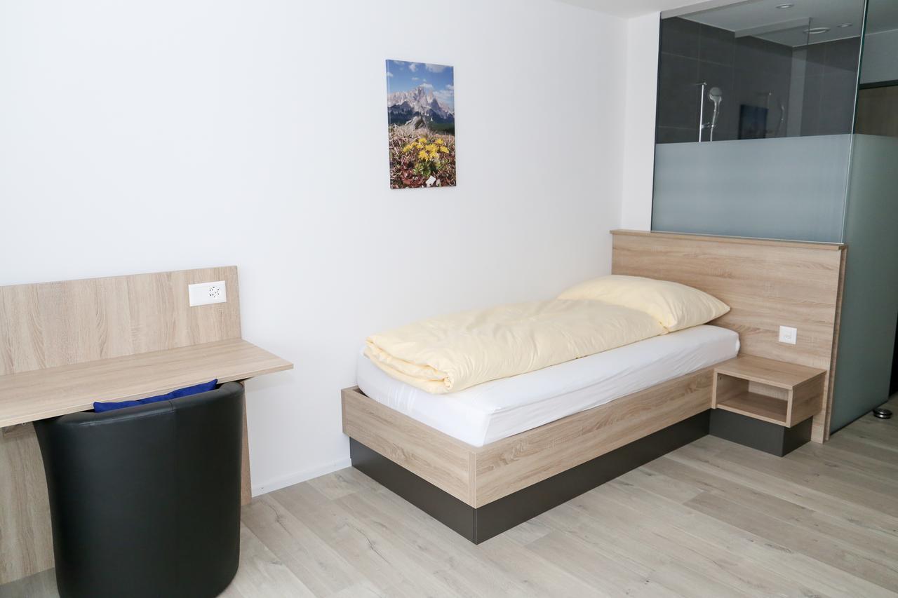 Hotel Traube Garni Küttigen エクステリア 写真