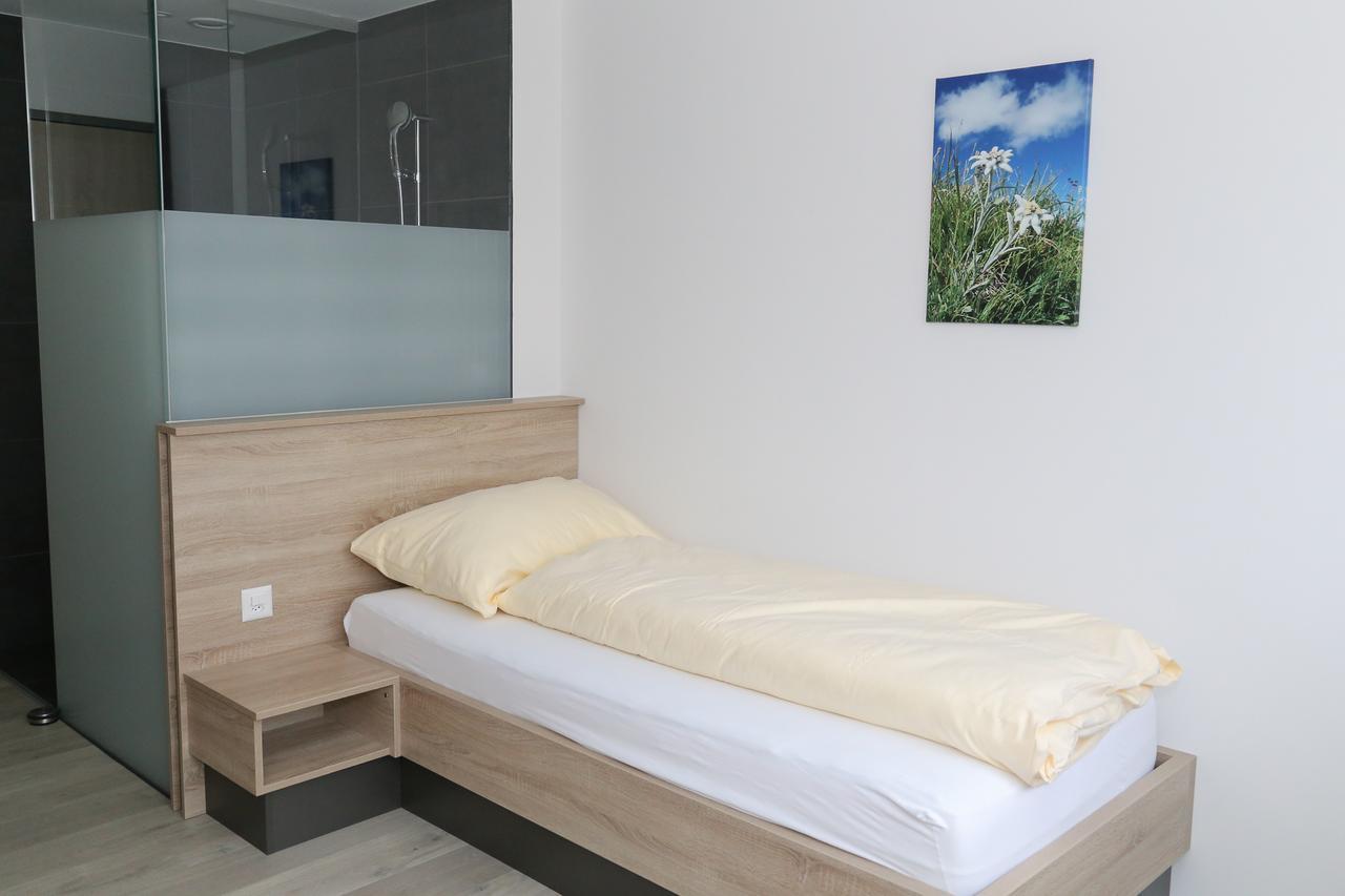 Hotel Traube Garni Küttigen エクステリア 写真