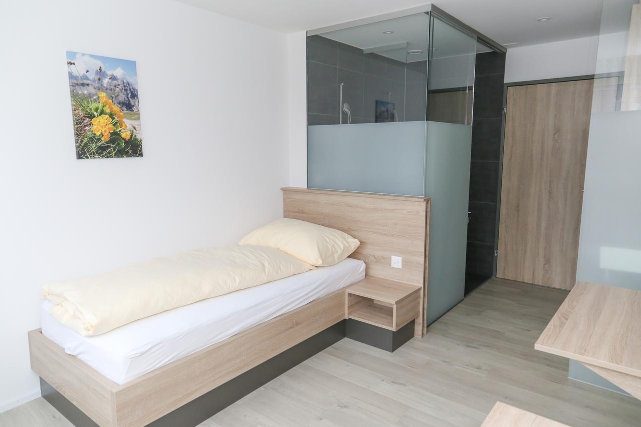 Hotel Traube Garni Küttigen エクステリア 写真